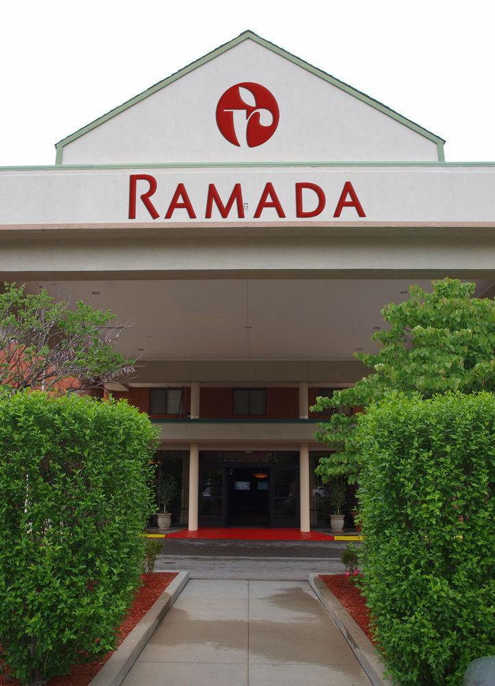 Ramada By Wyndham Topeka Downtown Hotel & Convention Center Экстерьер фото